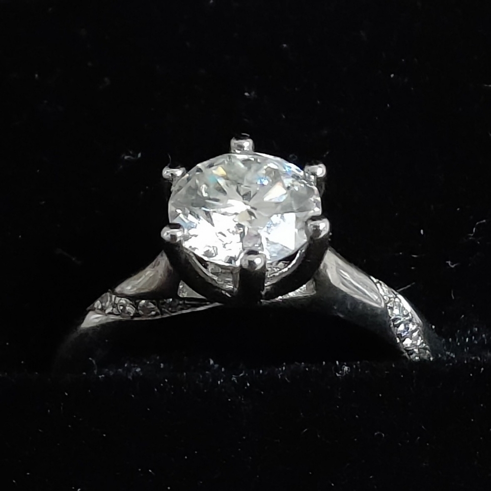 KALALA Moissanite & White Gold Ring